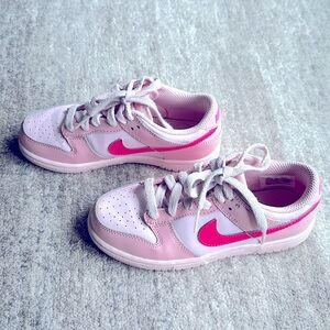 Nike Kids court borough low sneaker